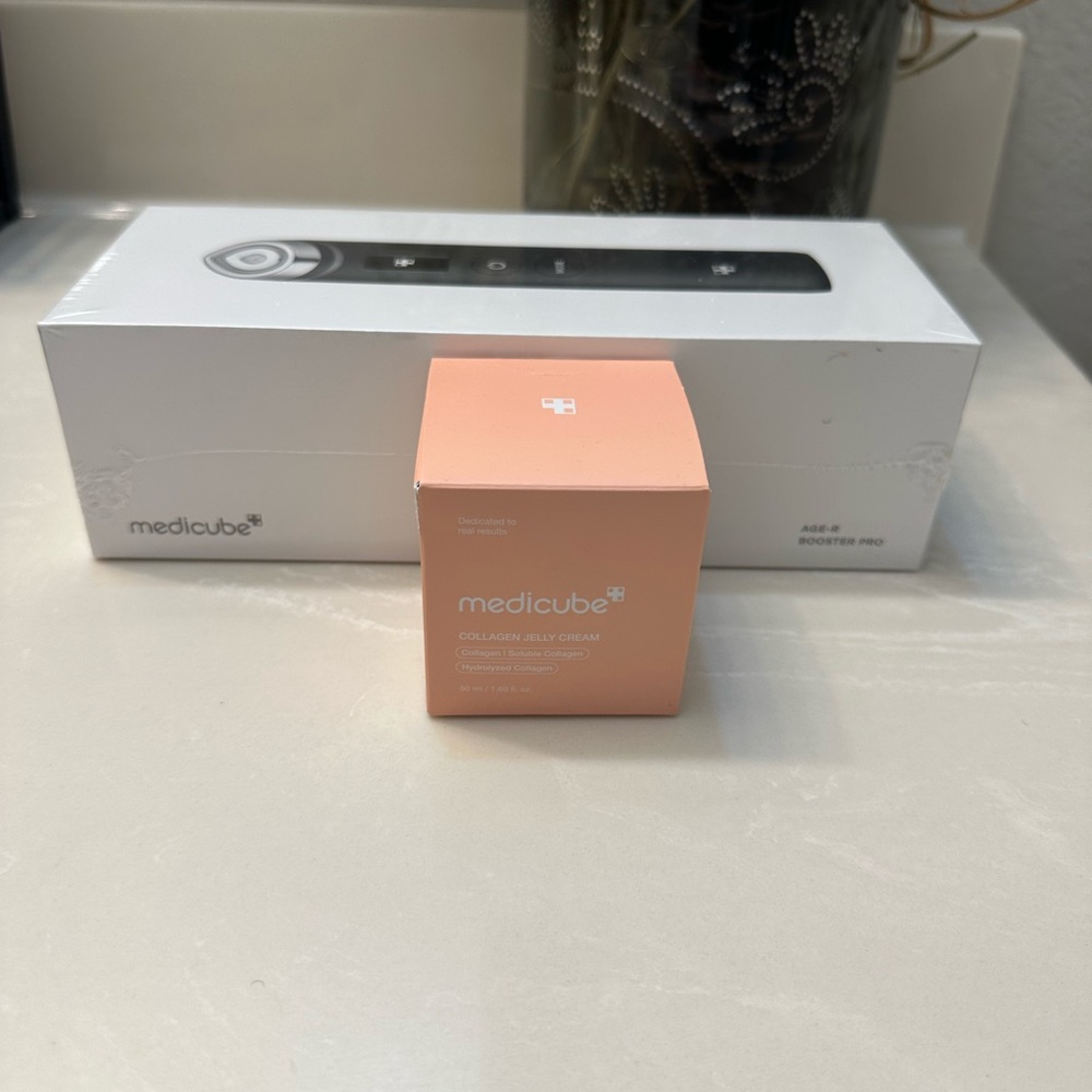 Medicube Skincare Set with Collagen Jelly Cream and Age-R Booster